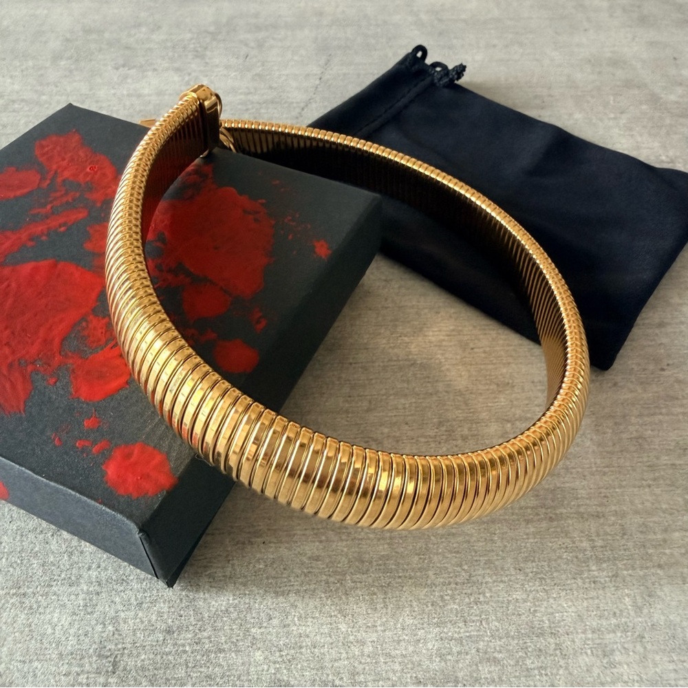 Gold Ribbed Collar Necklace